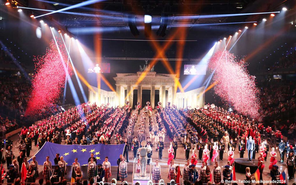 BERLIN TATTOO 2024: 700 Musiker aus zehn Nationen
Das größte deutsche Festival der Blas- und Militärmusik * 3 Shows an
einem Wochenende * 09.+10.11.2024 in der Max-Schmeling-Halle